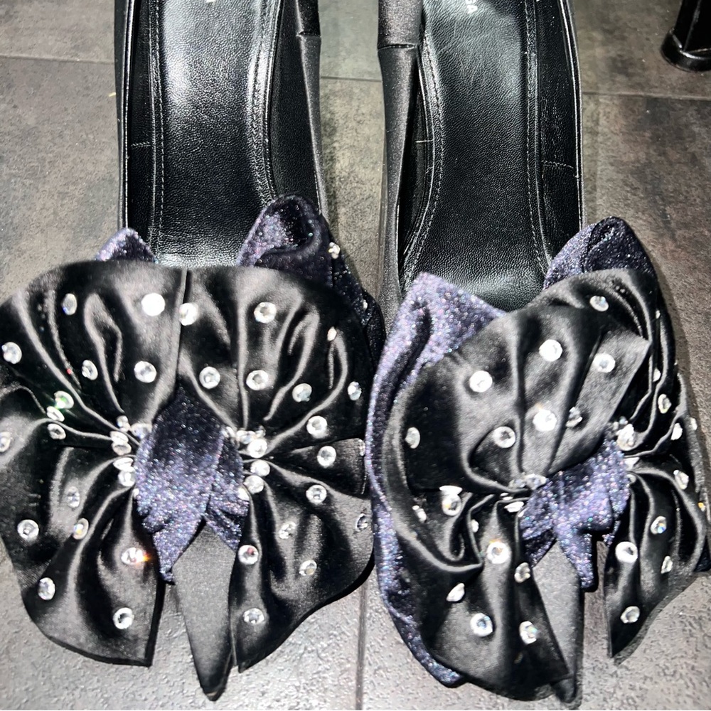 BALENCIAGA velvet bow heels